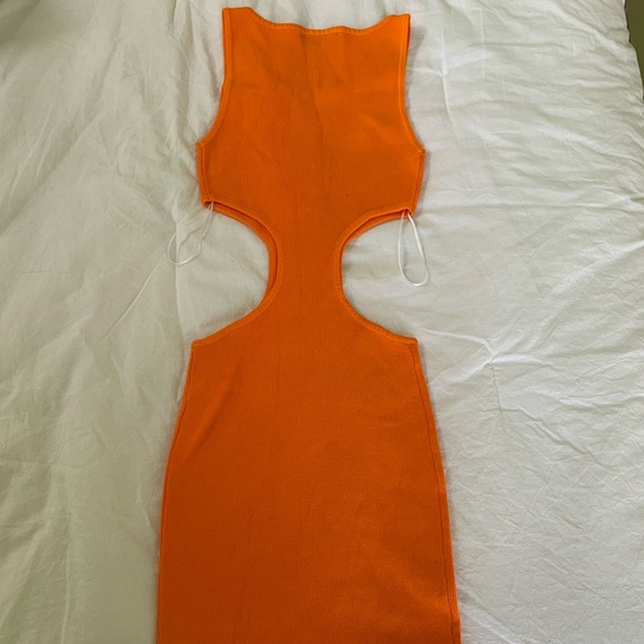 Hera Collection - Orange Cutout Bodycon Dress🔥🧡 - Picture 4 of 5